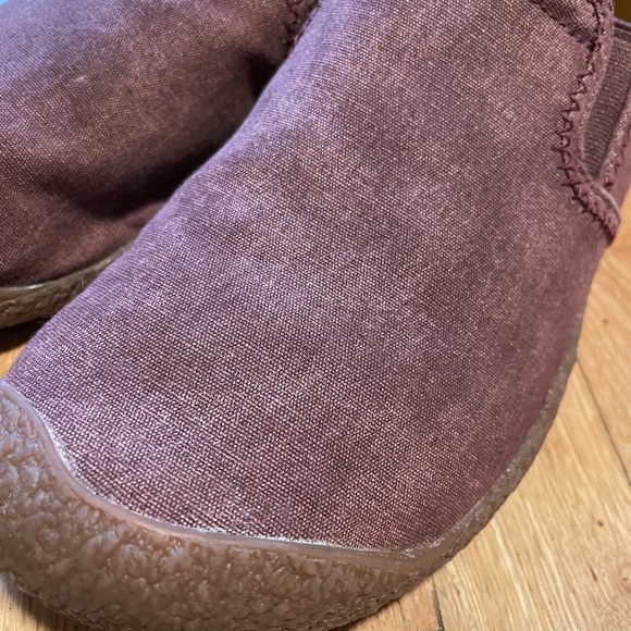 Keen Slip-On Shoes Burgundy, Women’s 9, fit closer to 8.5 - Picture 3 of 9